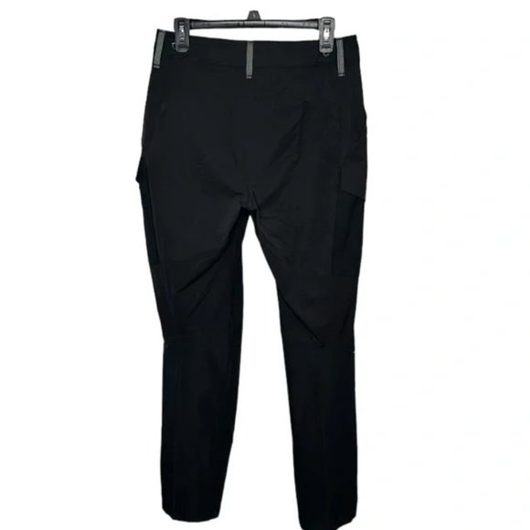 BNWT On Running Explorer Waterproof Hiking Cargo Pants SZ M - Picture 3 of 9